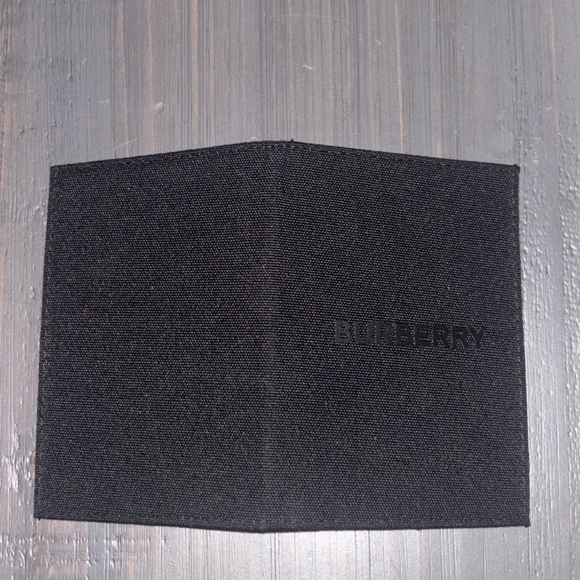 Burberry passport holder new - Picture 6 of 7